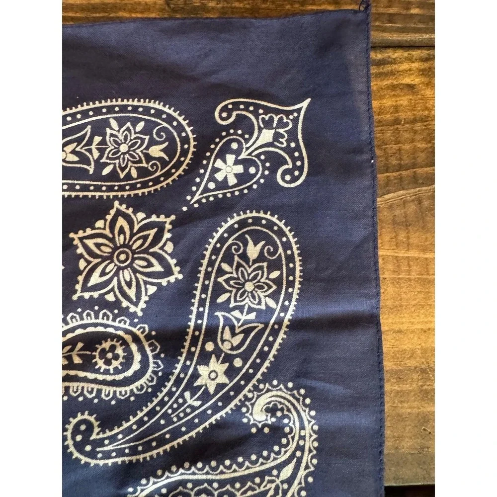 Vtg 40s Fast Color Blue Bandana Elephant Trunk Up Paisley Made in USA Wild Rag‎